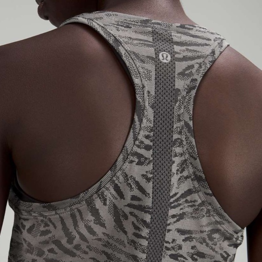 Lululemon Swiftly Tech Racerback Tank Top 2.0 *Race Length Black / Grey Size 6 - Picture 3 of 13